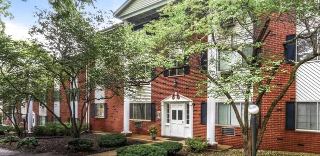 $225,000 | 1321 West Main Street, Unit 310, Lake Geneva, WI 53147