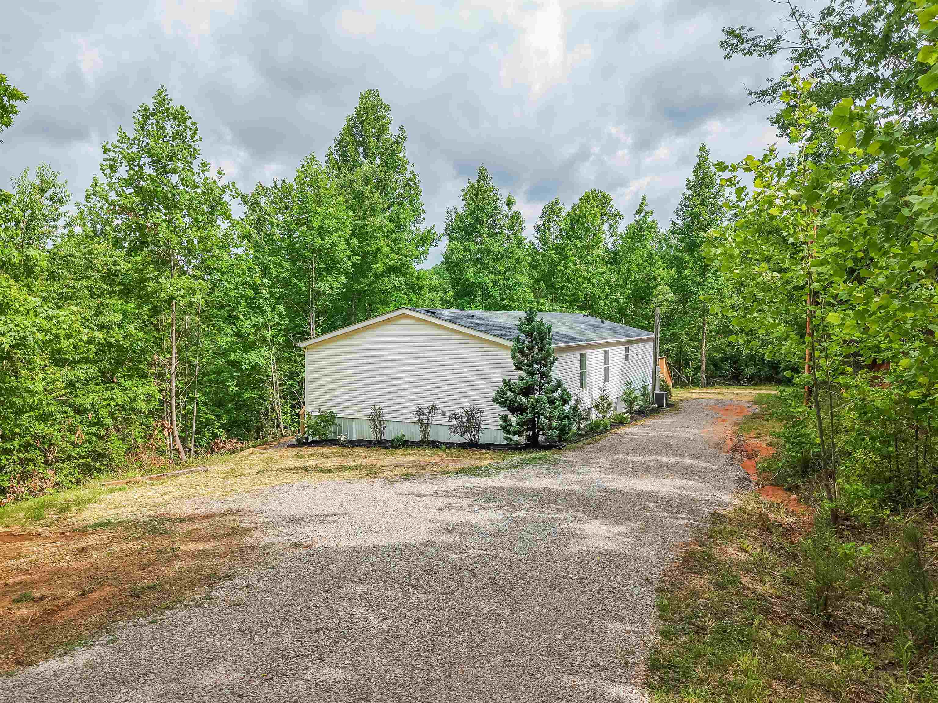 890 Burks Road Savannah, TN 38372 - Photo 1 of 40 a view of a house with backyard and garden