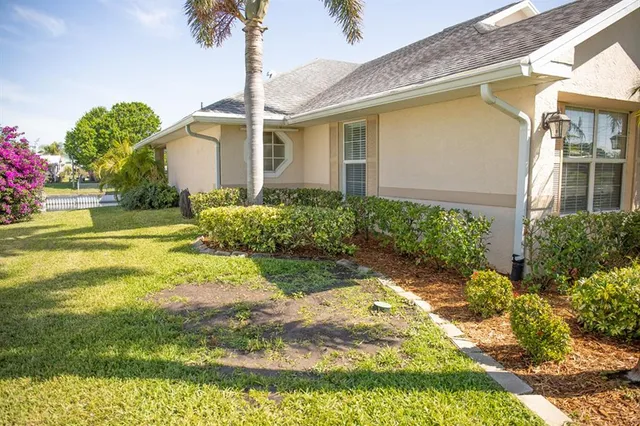 a front view of house with yard