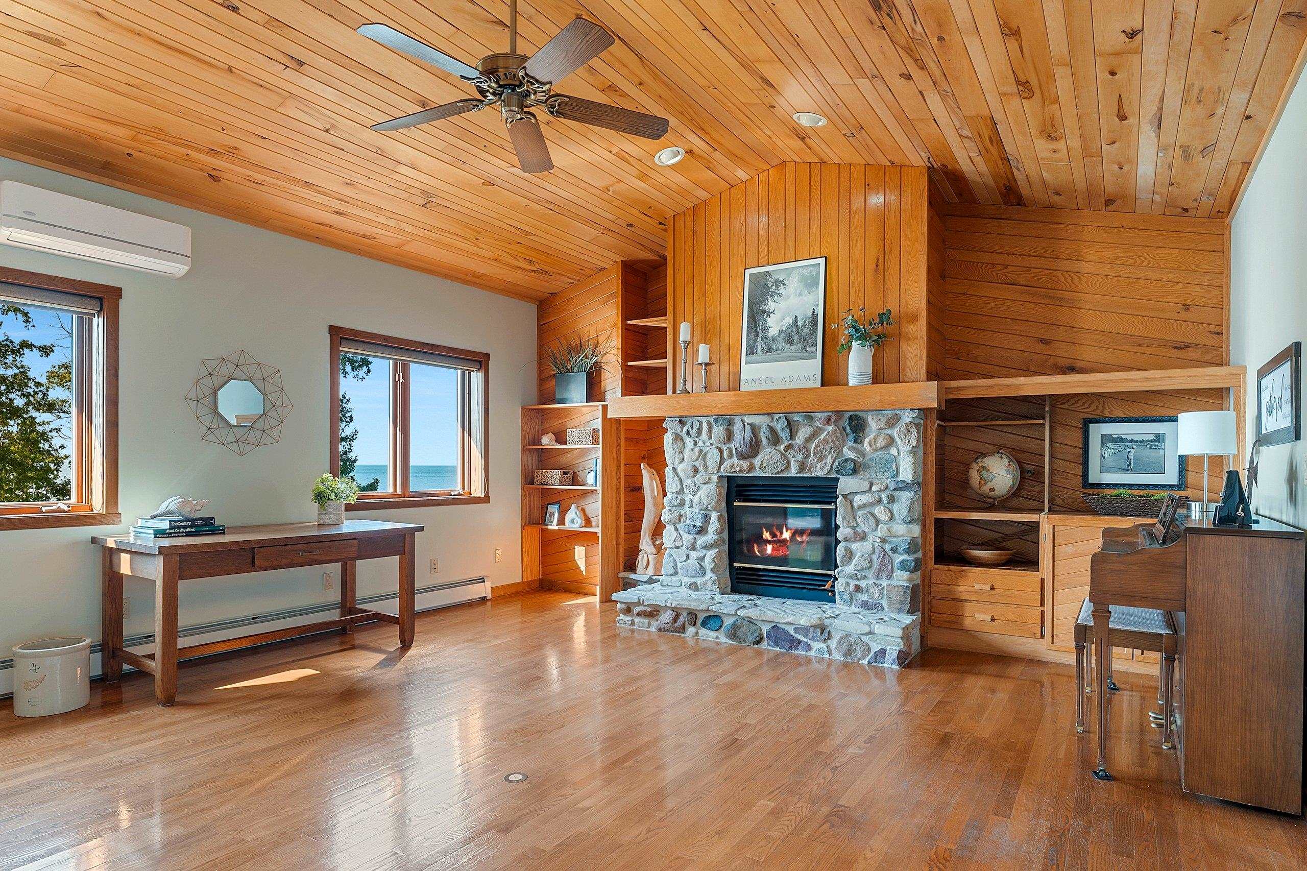 5153 Edgewater Beach Road Green Bay, WI 54311 - Photo 9 of 48
