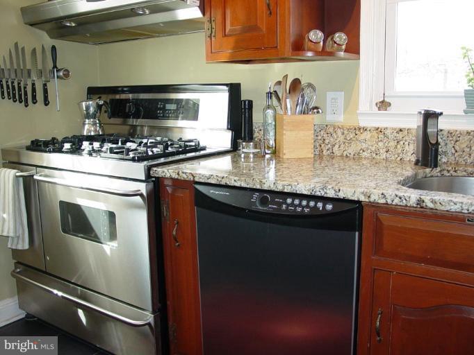 730 Overbrook Road Baltimore, MD 21212 - Photo 23 of 29 a kitchen with granite countertop a sink and a stove