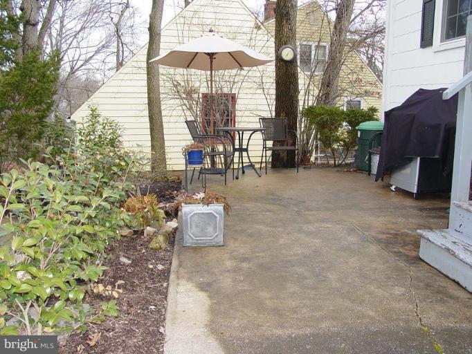 730 Overbrook Road Baltimore, MD 21212 - Photo 28 of 29 a outdoor view with sitting space