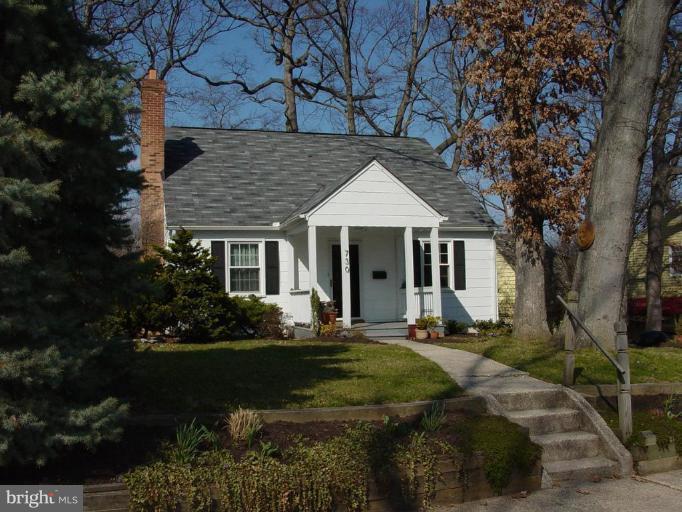 730 Overbrook Road Baltimore, MD 21212 - Photo 29 of 29 a front view of a house with a yard