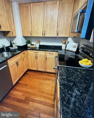 $279,900 | 24 Courthouse Square, Unit 607, Rockville, MD 20850