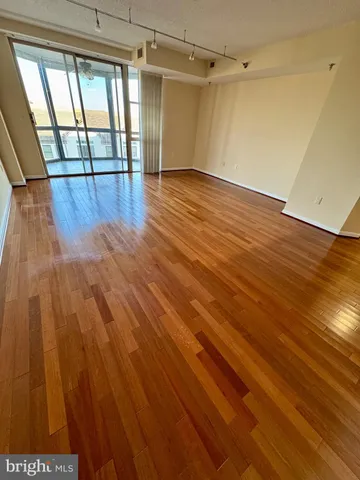 $279,900 | 24 Courthouse Square, Unit 607, Rockville, MD 20850