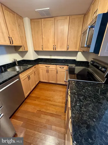 $279,900 | 24 Courthouse Square, Unit 607, Rockville, MD 20850