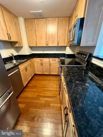 $279,900 | 24 Courthouse Square, Unit 607, Rockville, MD 20850