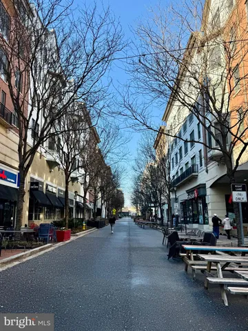 $279,900 | 24 Courthouse Square, Unit 607, Rockville, MD 20850