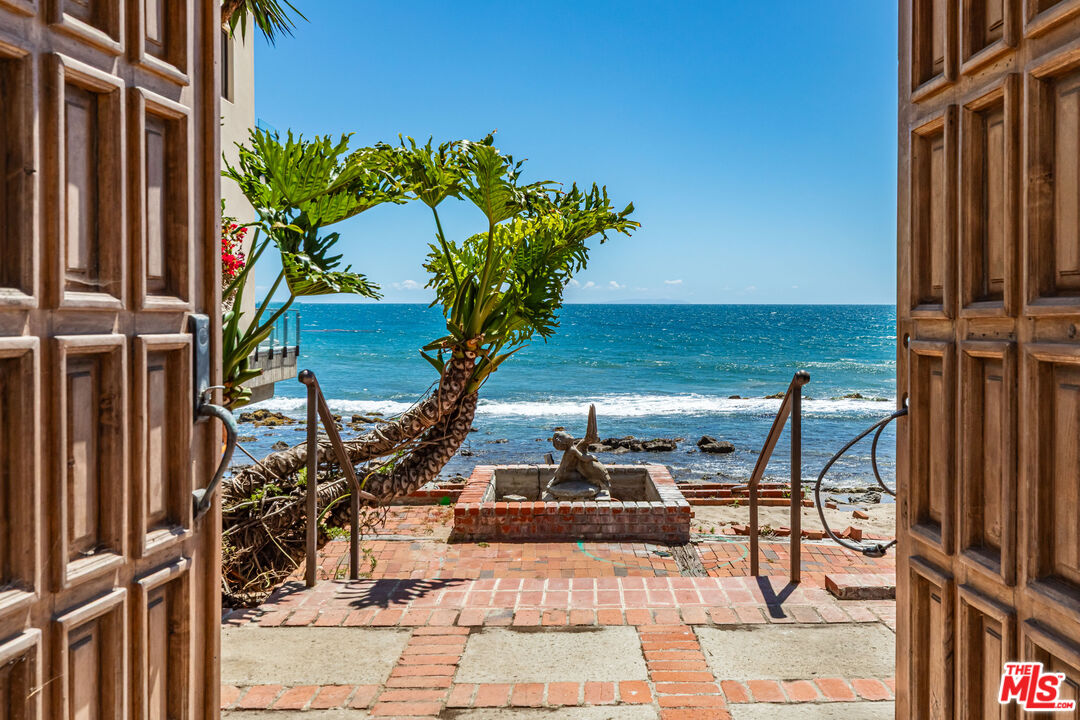24236 Malibu Road Malibu, CA 90265 - Photo 10 of 15