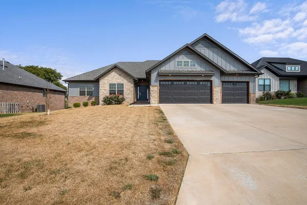 $498,500 | 1215 West Sage Court, Springfield, MO 65810