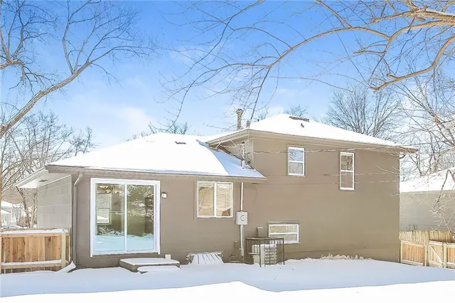 $1,590 | 9306 Fairwood Drive, Kansas City, MO 64138