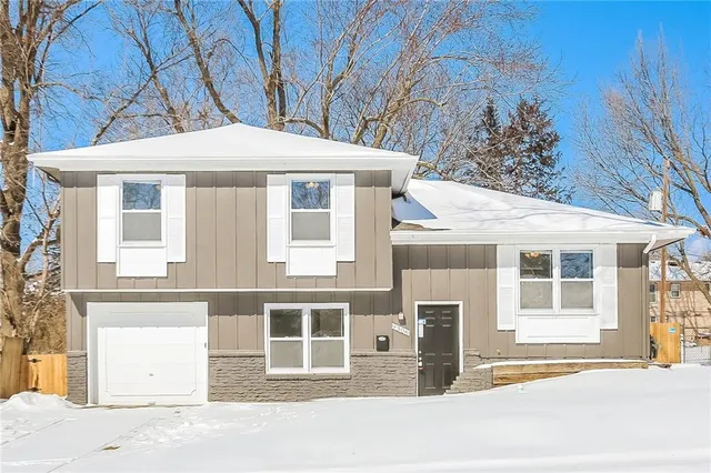 $1,590 | 9306 Fairwood Drive, Kansas City, MO 64138