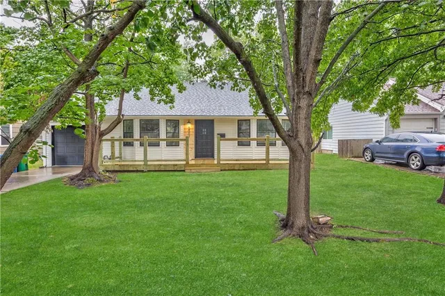 $345,000 | 5509 West 50th Terrace, Roeland Park, KS 66202