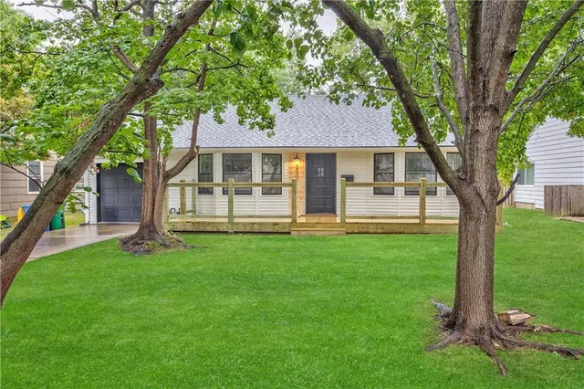 $345,000 | 5509 West 50th Terrace, Roeland Park, KS 66202