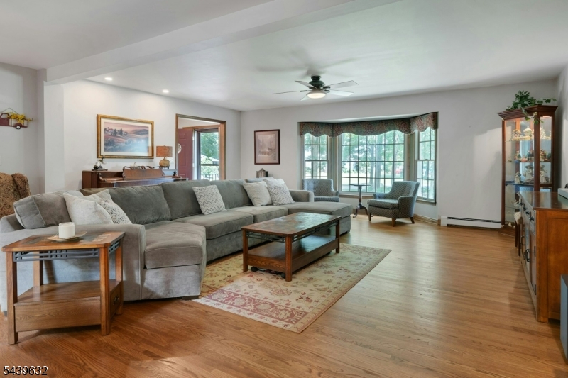 20 Lark Lane Oak Ridge, NJ 07438 - Photo 8 of 47