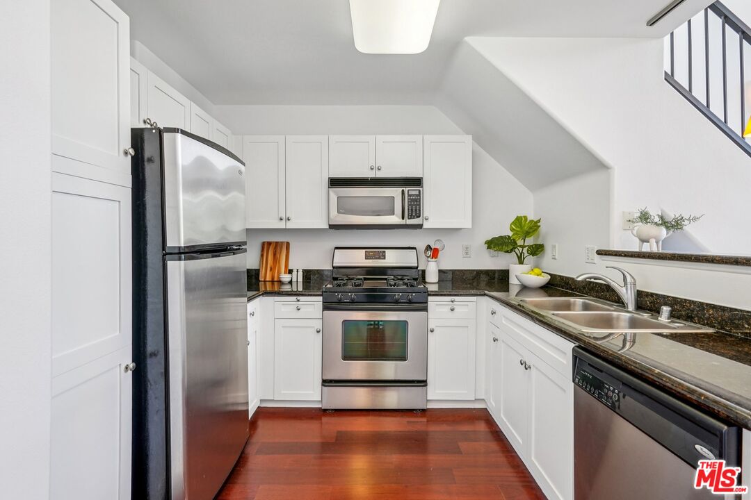 100 South Alameda Street, Unit 477 Los Angeles, CA 90012 - Photo 6 of 24 a kitchen with stainless steel appliances granite countertop a stove a sink and a refrigerator