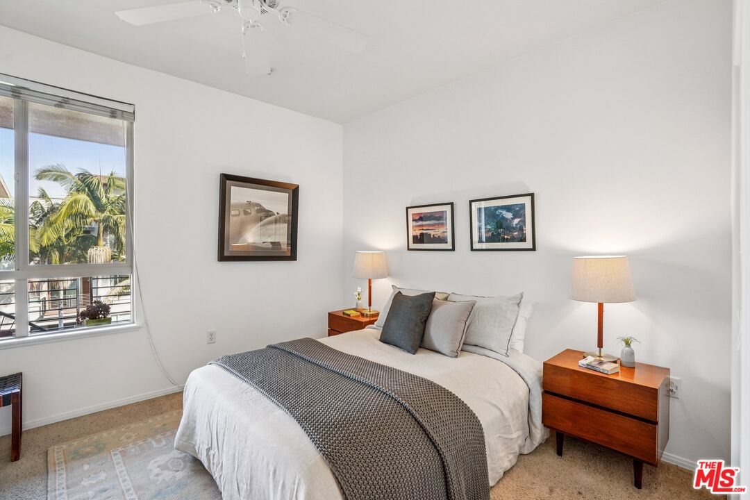 100 South Alameda Street, Unit 477 Los Angeles, CA 90012 - Photo 9 of 24 a bedroom with bed and window