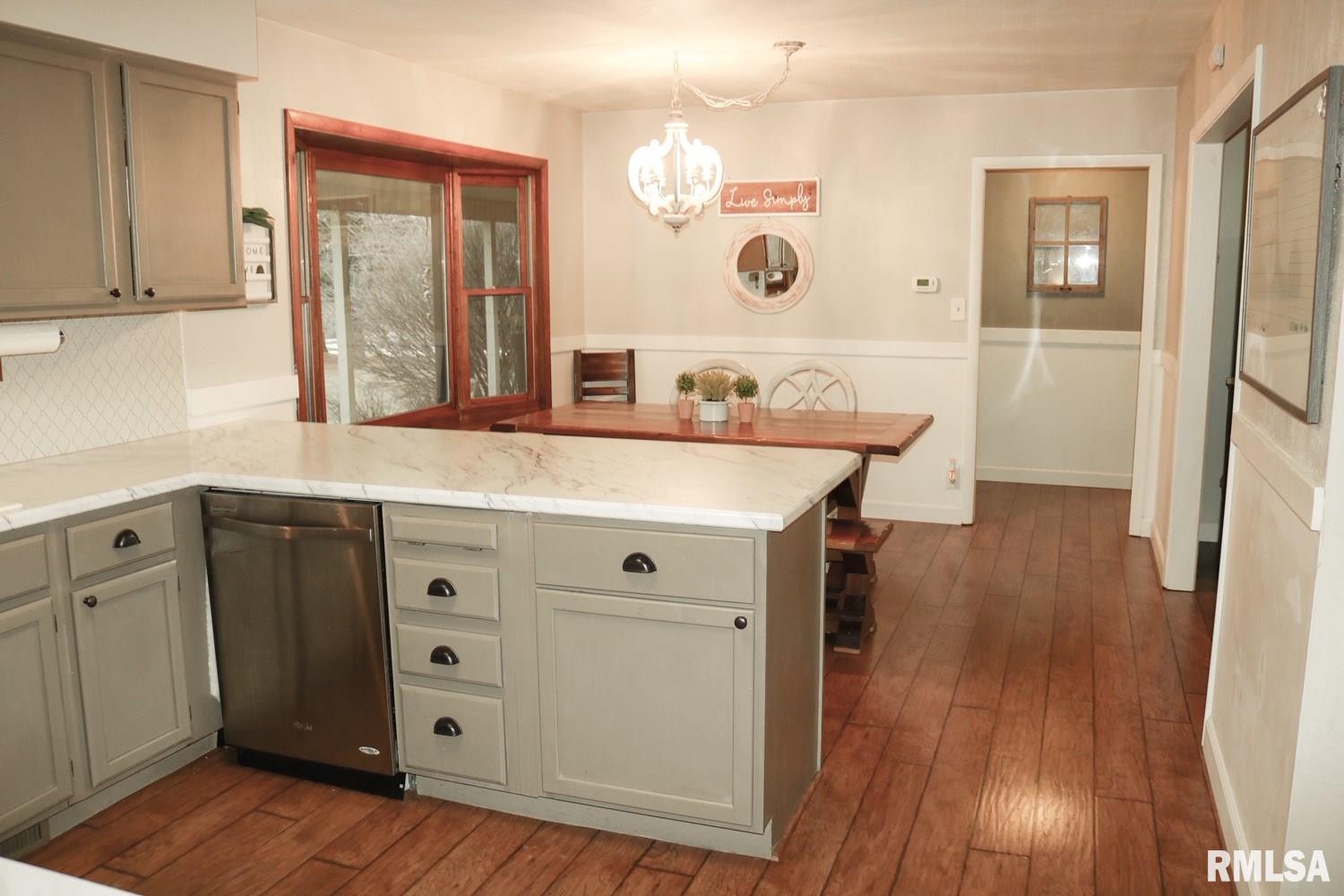 619 Covered Bridge Road Glenarm, IL 62536 - Photo 11 of 31 Gallery Image 11