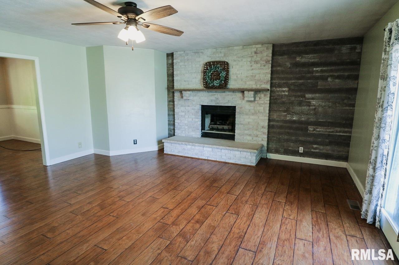 619 Covered Bridge Road Glenarm, IL 62536 - Photo 12 of 31 Gallery Image 12
