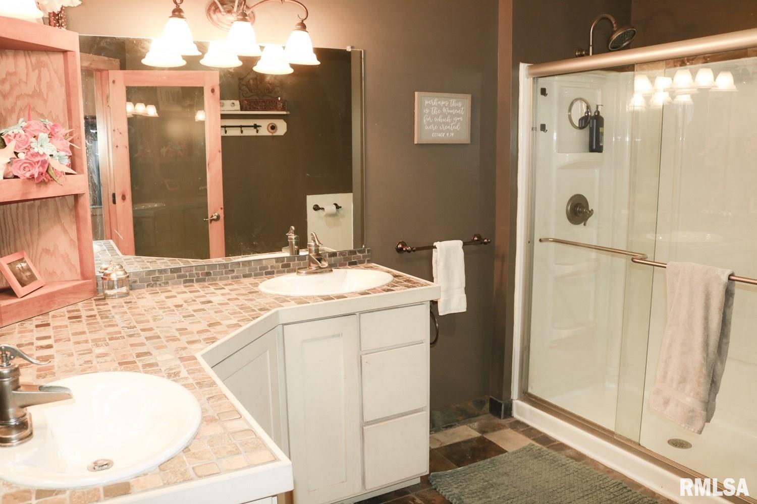 619 Covered Bridge Road Glenarm, IL 62536 - Photo 18 of 31 Gallery Image 18