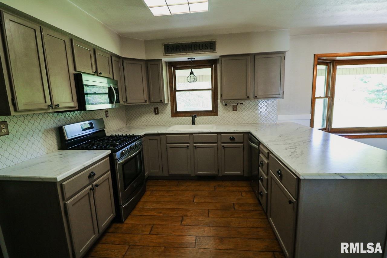 619 Covered Bridge Road Glenarm, IL 62536 - Photo 4 of 31 Gallery Image 4