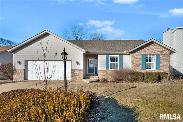 $379,000 | 1721 West Geneva Road, Peoria, IL 61615