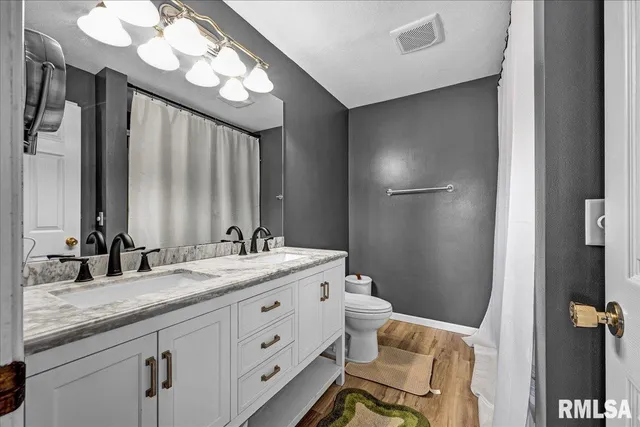 $379,000 | 1721 West Geneva Road, Peoria, IL 61615