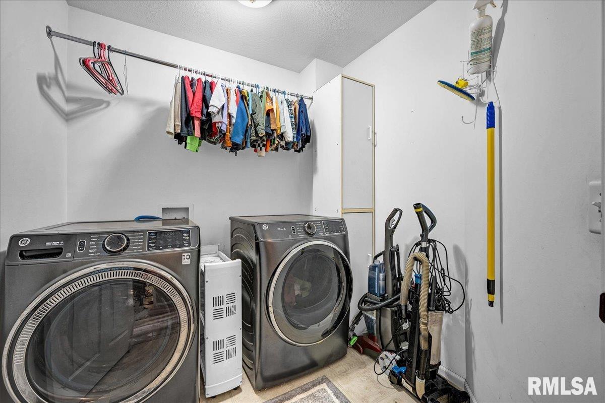 1721 West Geneva Road Peoria, IL 61615 - Photo 19 of 44