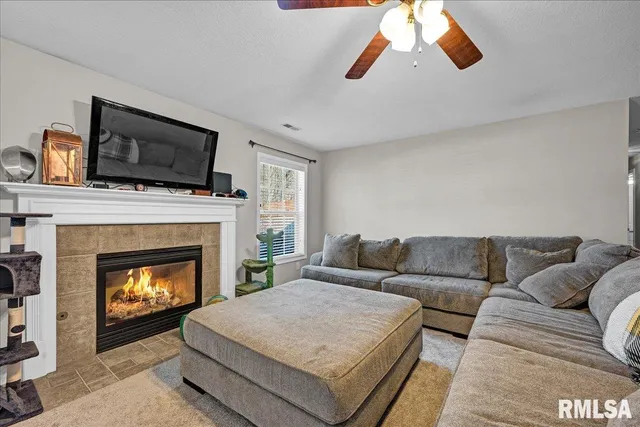 $379,000 | 1721 West Geneva Road, Peoria, IL 61615