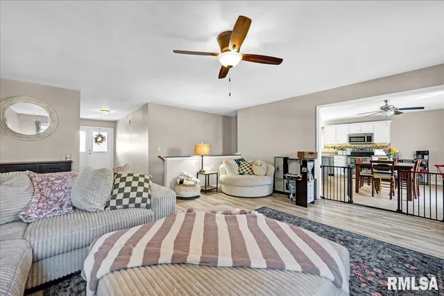 $379,000 | 1721 West Geneva Road, Peoria, IL 61615