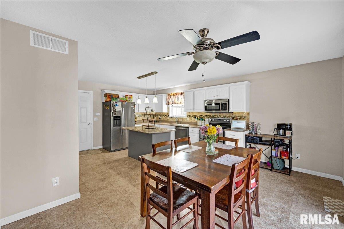 1721 West Geneva Road Peoria, IL 61615 - Photo 6 of 44