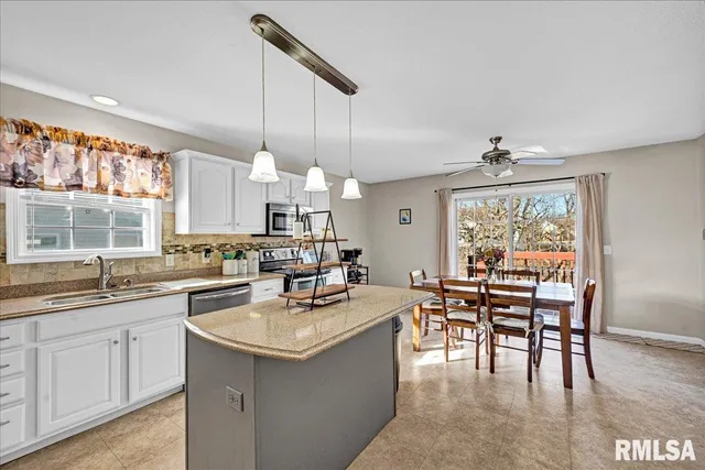 $379,000 | 1721 West Geneva Road, Peoria, IL 61615