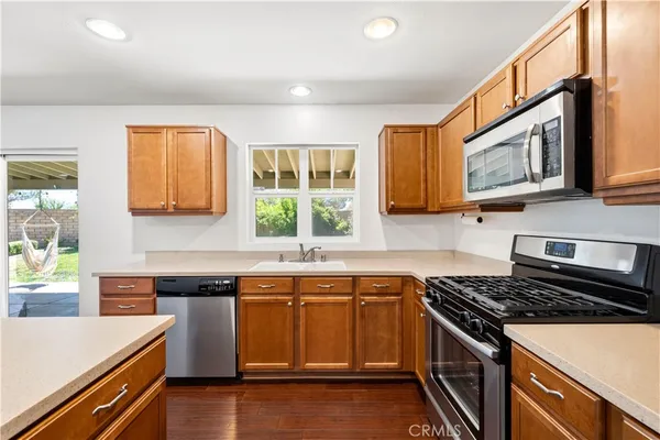 $574,999 | 43023 Artesia Court, Lancaster, CA 93535