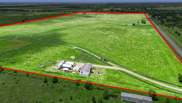 $2,200,000 | 22360 640th, Damon, TX 77430