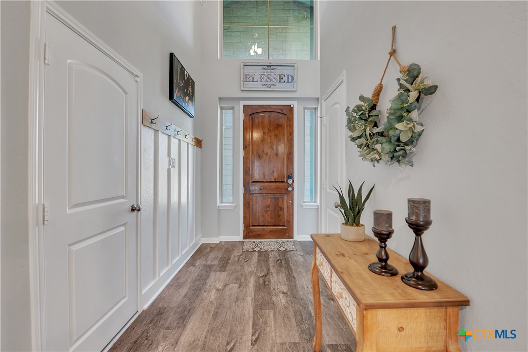 5010 Fallen Tree Drive Temple, TX 76502 - Photo 6 of 39 Entry way with natural light