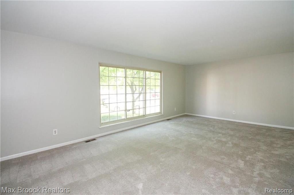29676 Middlebelt Road Farmington Hills, MI 48334 - Photo 6 of 34