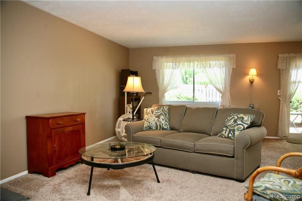 2328 Hillendale Drive Rochester Hills, MI 48309 - Photo 2 of 15