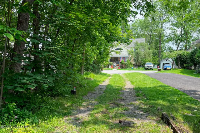 $179,900 | 102 Severson Avenue, Altamont, NY 12009