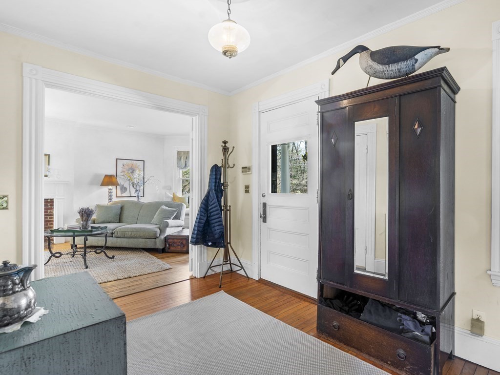 85 Glen Cross Road Wellesley, MA 02481 - Photo 3 of 37