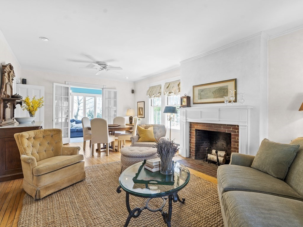 85 Glen Cross Road Wellesley, MA 02481 - Photo 4 of 37
