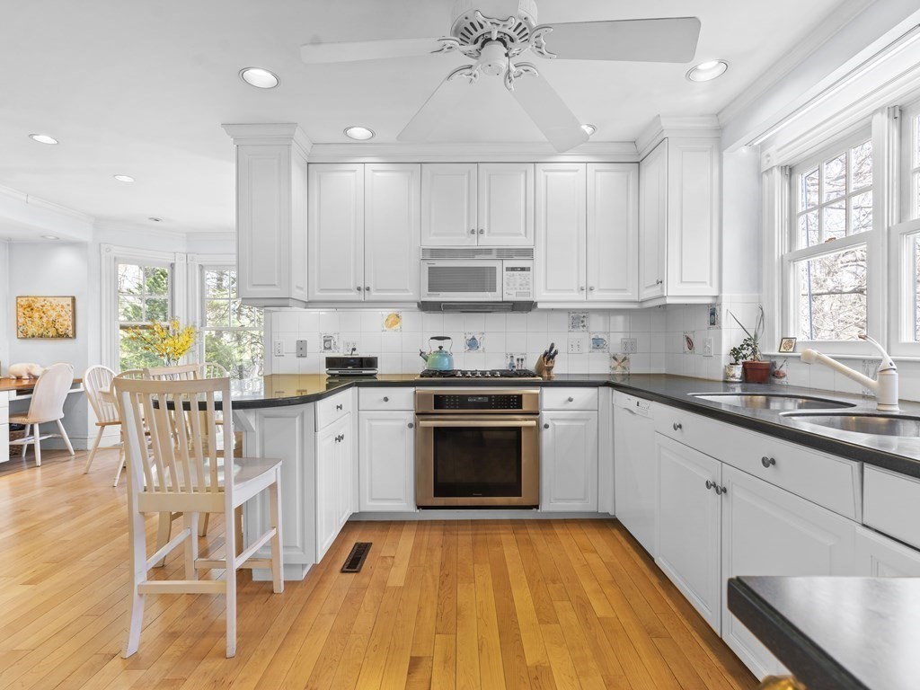 85 Glen Cross Road Wellesley, MA 02481 - Photo 10 of 37