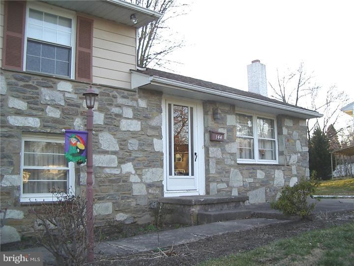 144 Harding Road Southampton, PA 18966 - Photo 3 of 25 Gallery Image 3