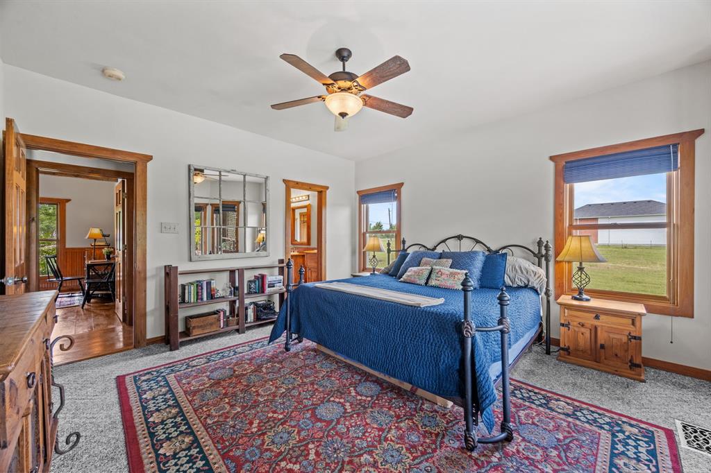 535 Cullins Road Rockwall, TX 75032 - Photo 8 of 23 Spacious primary BR w/ensuite bathroom w/jetted tub