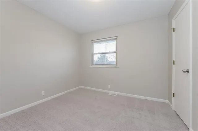 $2,145 | 3025 South 14th Street, Leavenworth, KS 66048