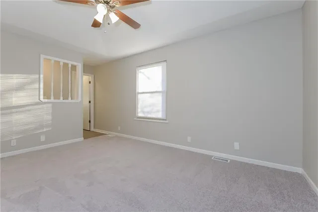 $2,145 | 3025 South 14th Street, Leavenworth, KS 66048