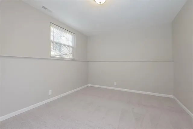 $2,145 | 3025 South 14th Street, Leavenworth, KS 66048