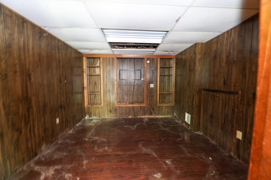 329 Woodside Road Barnstable, MA 02668 - Photo 20 of 26 a view of a hallway