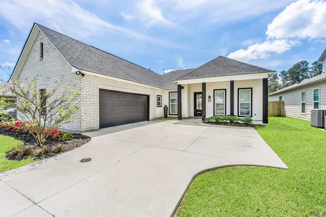 $383,000 | 9630 South Creek Drive, Denham Springs, LA 70726