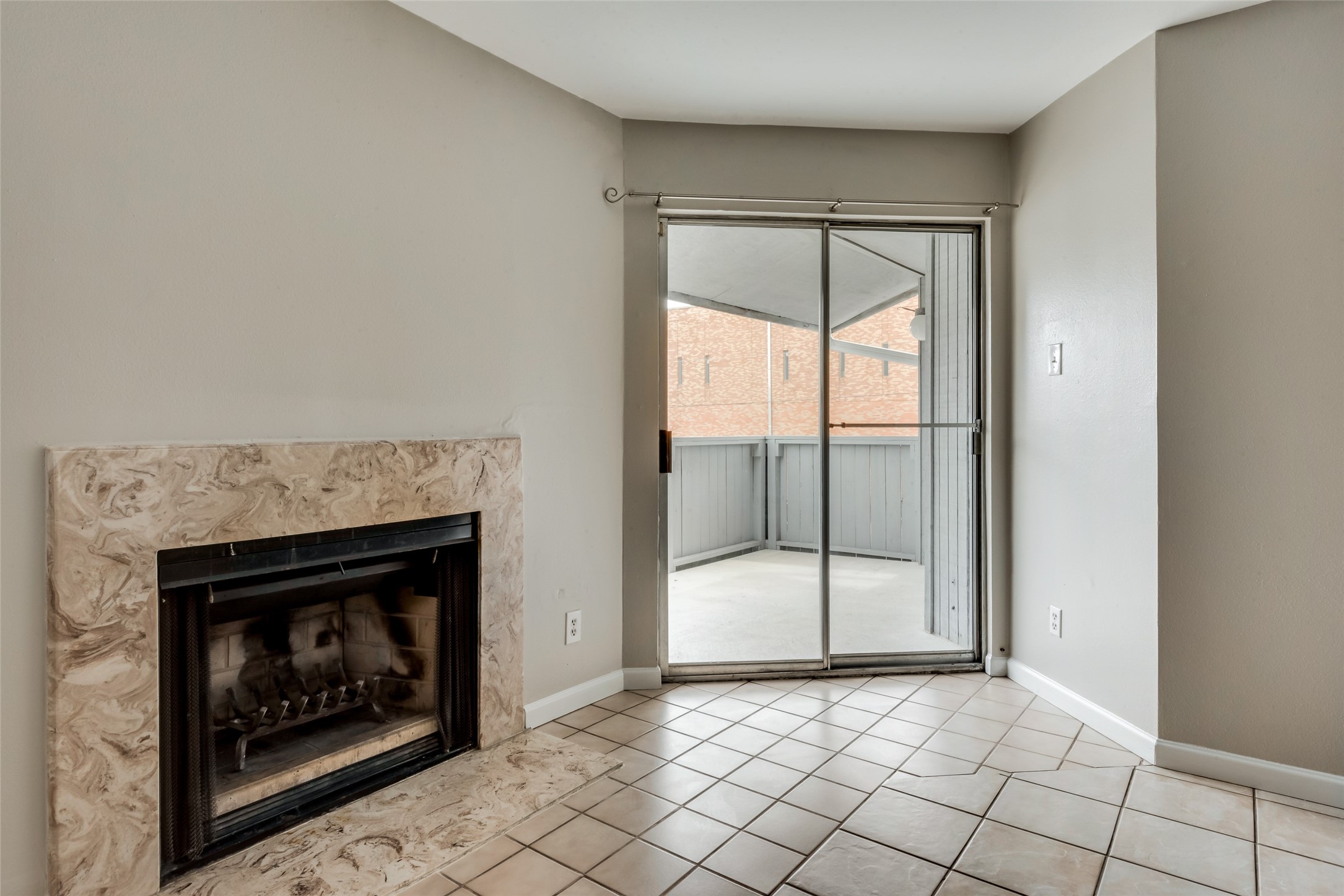 8787 Brae Acres Road, Unit 406 Houston, TX 77074 - Photo 5 of 15 Gallery Image 5