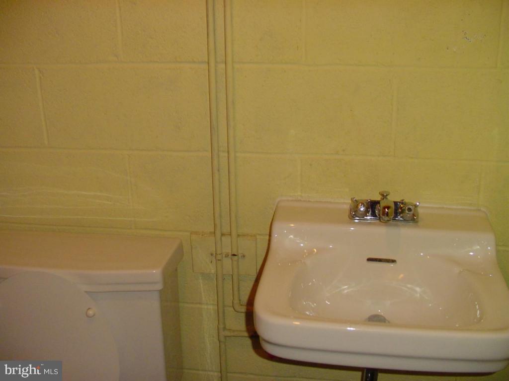 1795 Hemlock Road Lancaster, PA 17603 - Photo 19 of 21 Gallery Image 19